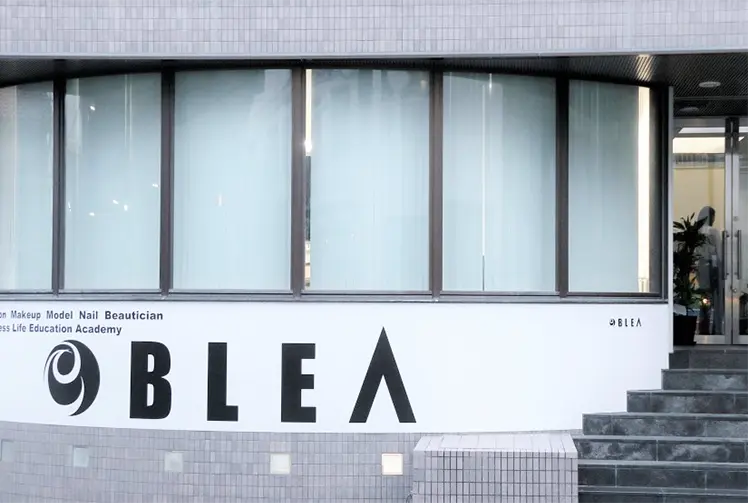 めるるの出身高校は「BLEA女子高等部」